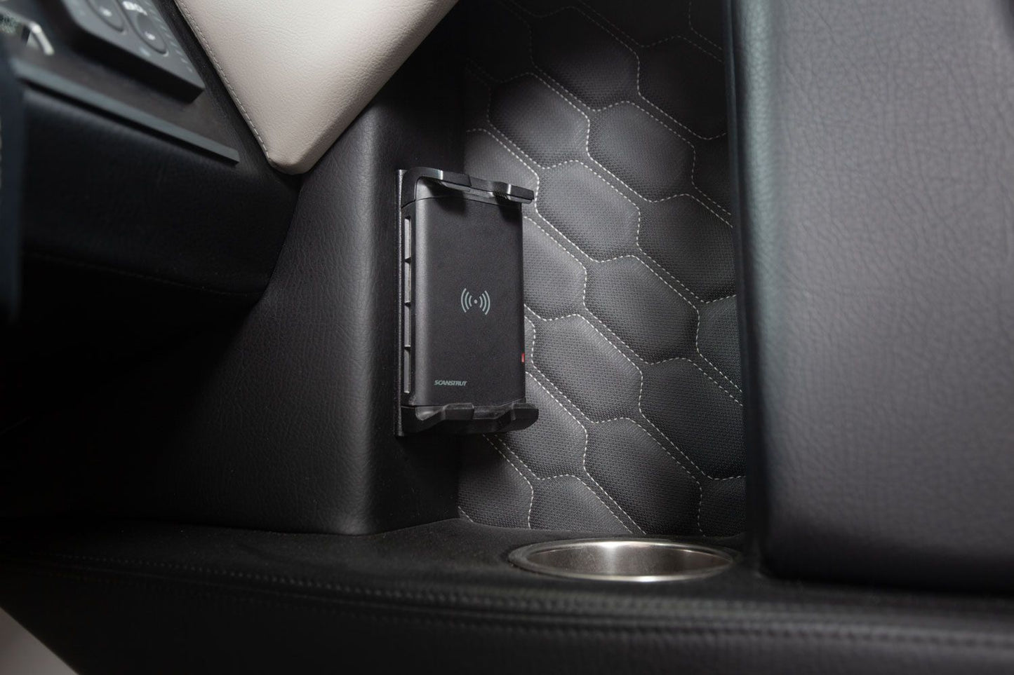 Scanstrut Wireless Active – 10W Waterproof Phone Charging Mount